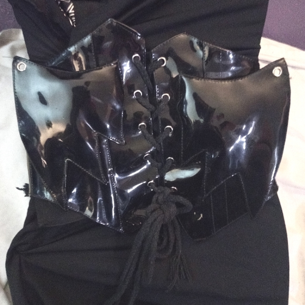 Pvc bat wing cincher